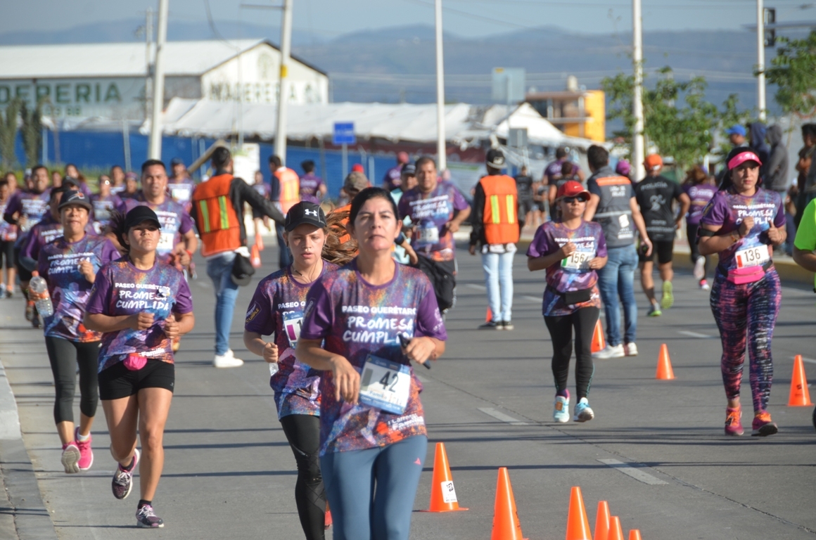 Participan 2 mil en la 1er carrera de la Familia, en Querétaro Capital