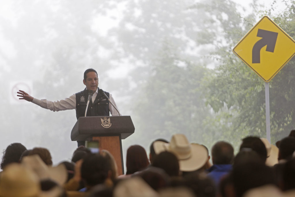 El Gobernador Pancho Domínguez Explicó que estos dos caminos forman parte del tercer circuito interserrano de la estrategia “Conectando Querétaro”, el cual beneficia a 79 comunidades