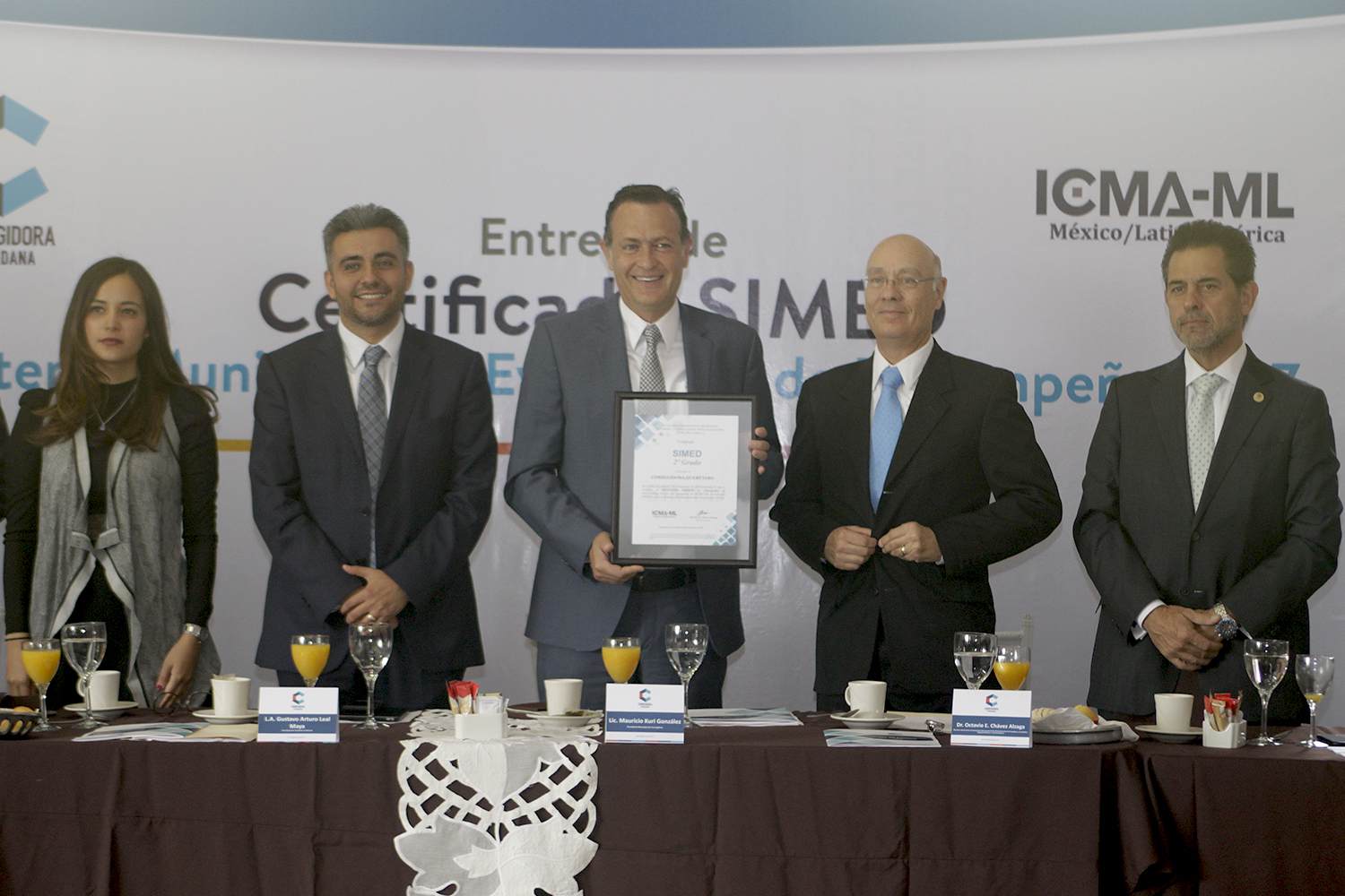 El Presidente Municipal de Corregidora recibe certificado SIMED