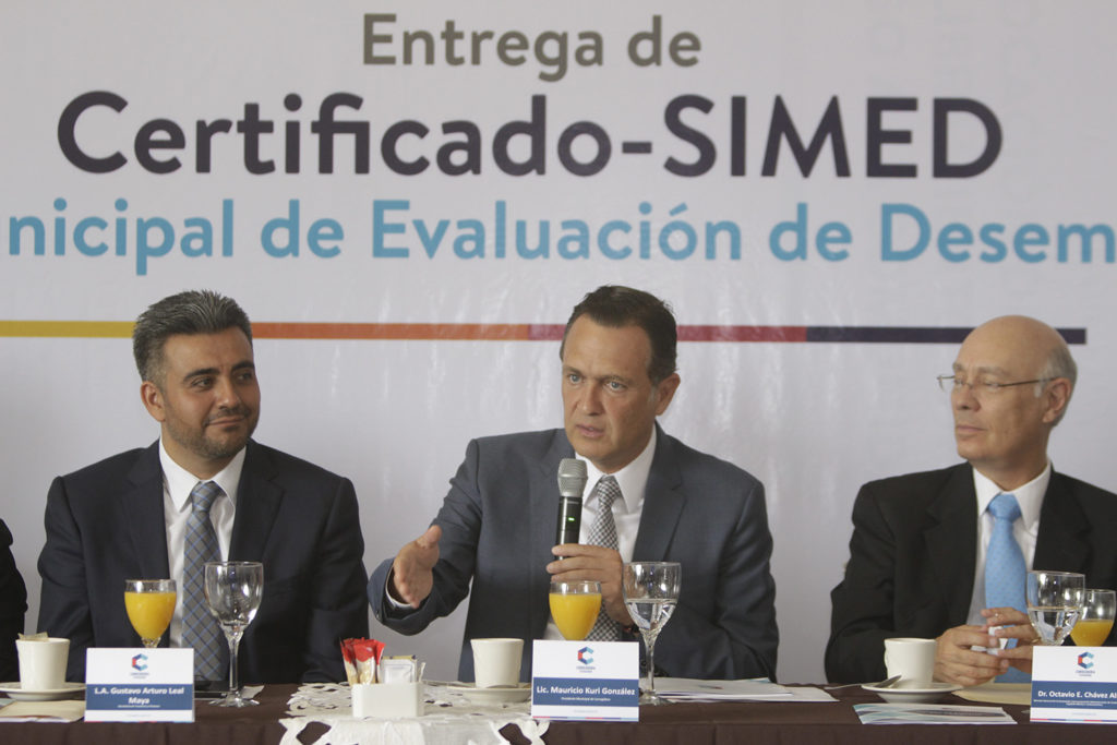  Mauricio Kuri González, presidente municipal de Corregidora, recibió el Certificado SIMED por parte de ICMA-ML
