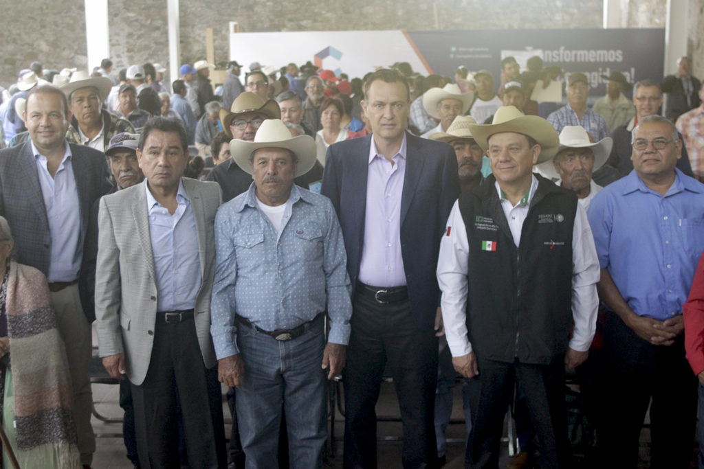 Mauricio Kuri González, presidente municipal de Corregidora, encabezó la entrega de 168 documentos agrarios