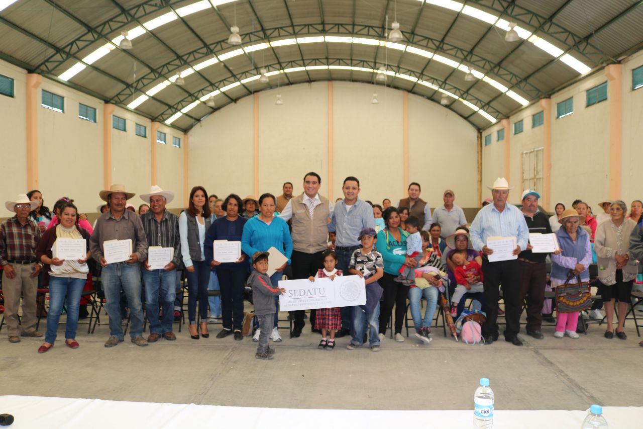 Adán Gardiazábal acudió a Amealco de Bonfil para hacer  entrega de 143 recamaras adicionales.