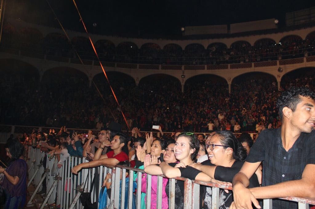 10 mil disfrutan del concierto gratuito de Café Tacvba en Querétaro Capital.