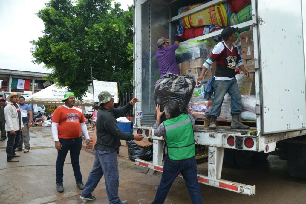 Llegan a Oaxaca 26 toneladas de ayuda que envían queretanos.