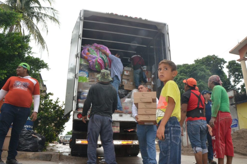 Llegan a Oaxaca 26 toneladas de ayuda que envían queretanos..