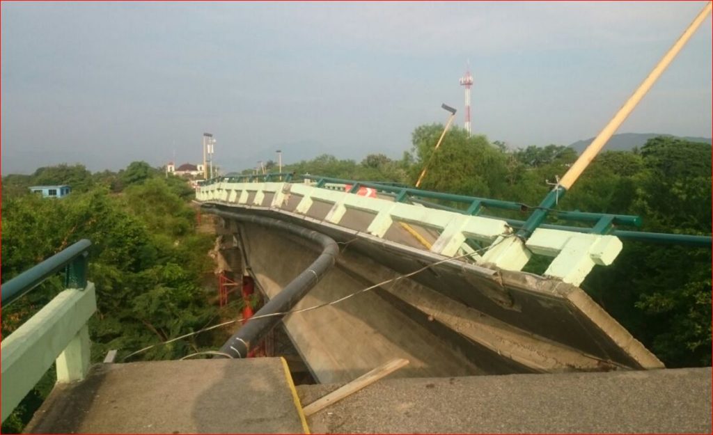 puente Ixtaltepec dañado en Oaxaca