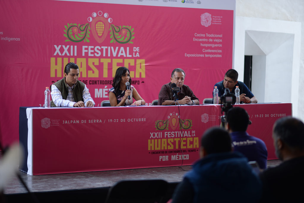 La Alcaldesa de Jalpan, Selene Salzara encabezó la presentación del XXII Festival de la Huasteca.