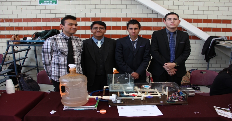 Proyecto de estudiantes del IPN aprovecha el agua del regaderazo.