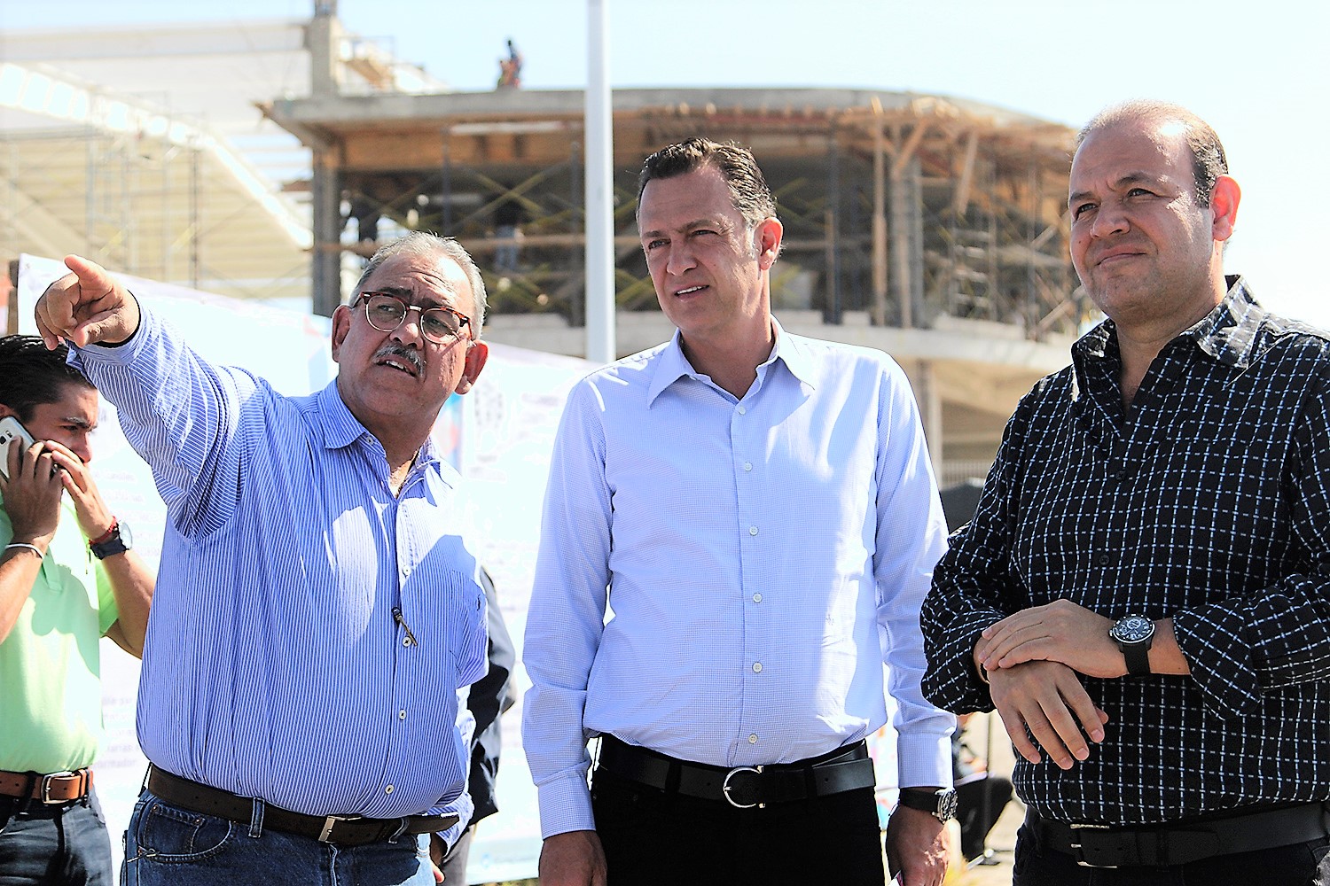 Mauricio Kuri supervisa obra en la Unidad Deportiva de Candiles