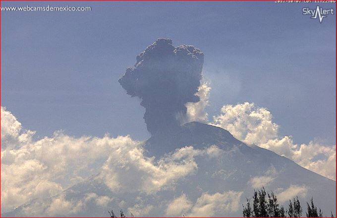 #Video El Volcán Popocatépetl registra fuerte explosión