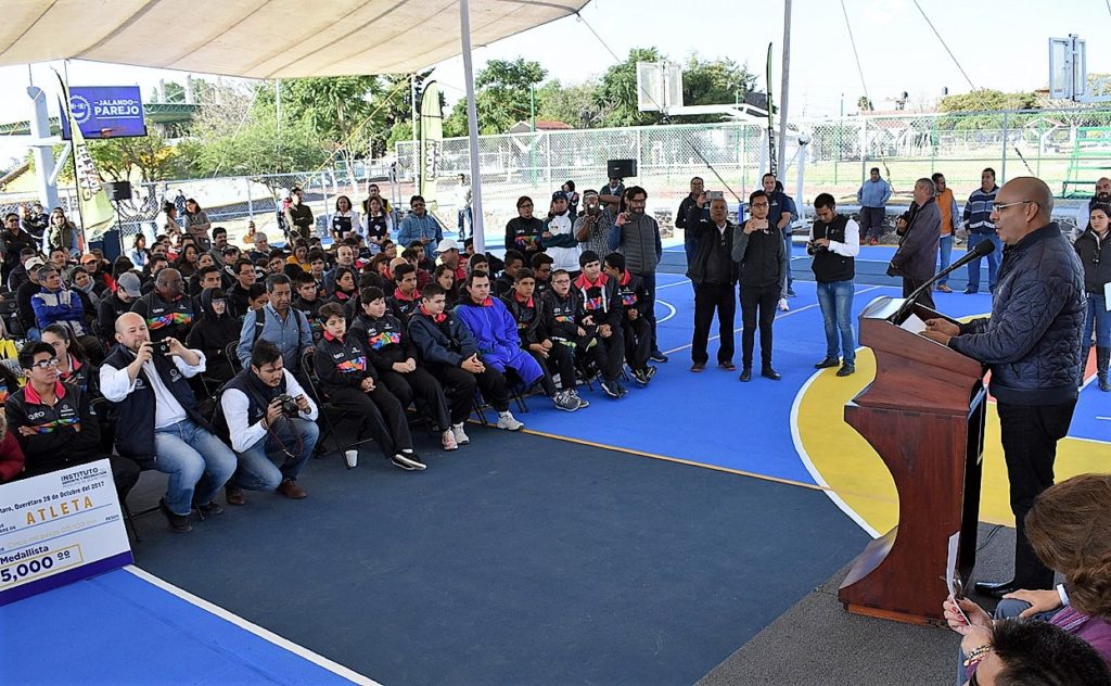 l Alcalde de la Capital, Marcos Aguilar Vega, informó que se invertirá 214 millones de pesos para apoyar el deporte en Querétaro.
