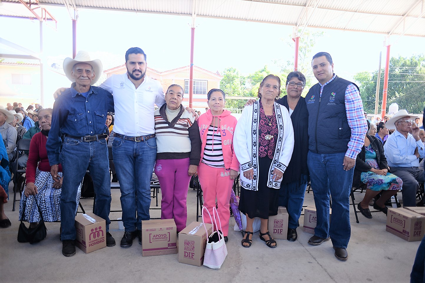 Asiste Betín Rocha a la entrega del Programa Juntos por tu Alimentación en Concá