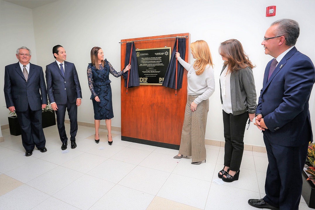 Karina Castro y Angélica Rivera inauguran el centro de Asistencia Social "Carmelita Ballesteros"