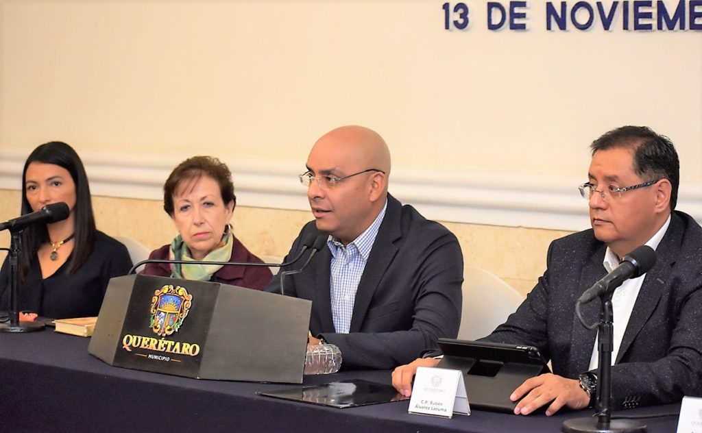 El Alcalde de la Capital, Marcos Aguilar Vega, presidió la presentación del la app "VisitaQro".