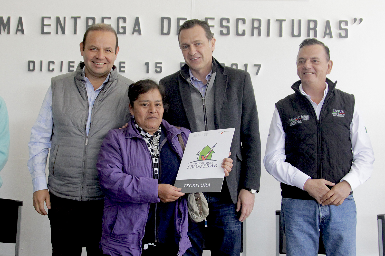 Mauricio Kuri realiza la décima entrega de escrituras en Corregidora