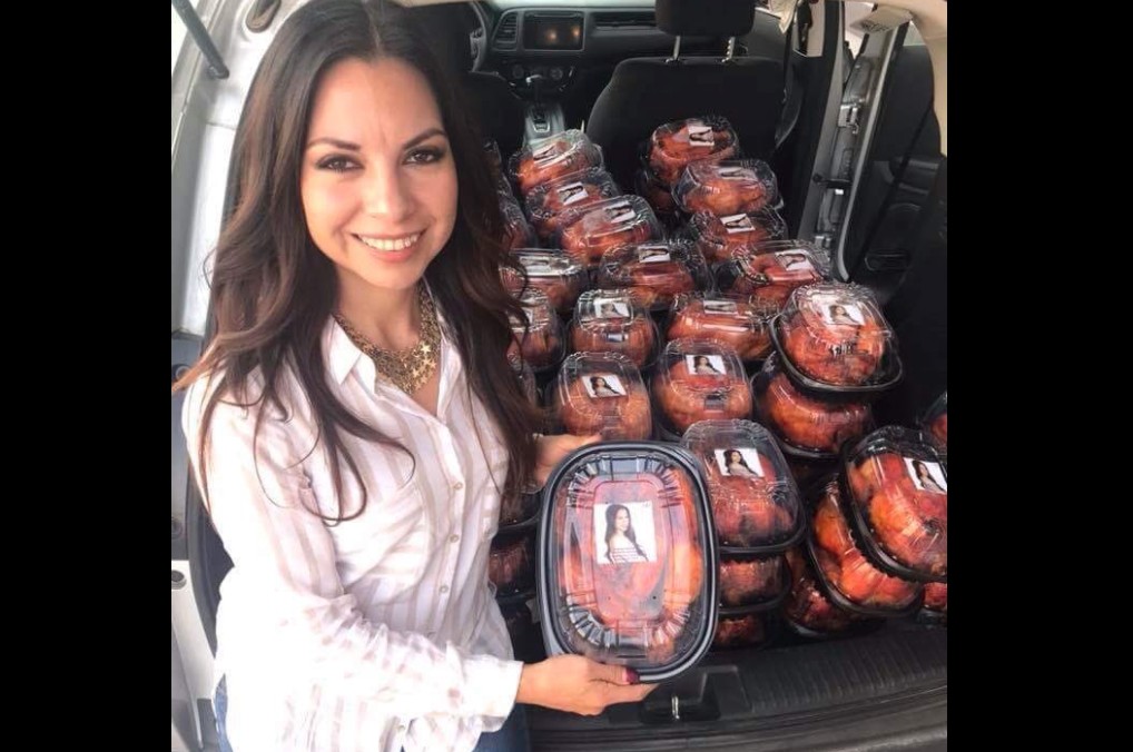 #LadyPollos La Diputada de Zacatecas que regala pollos rostizados con su foto