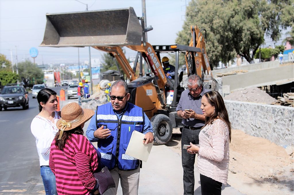 Fernando Orozco Vega, secretario de Desarrollo Urbano y Obras Públicas del municipio de Corregidora, realizó un recorrido de supervisión de obra por Av. Candiles.