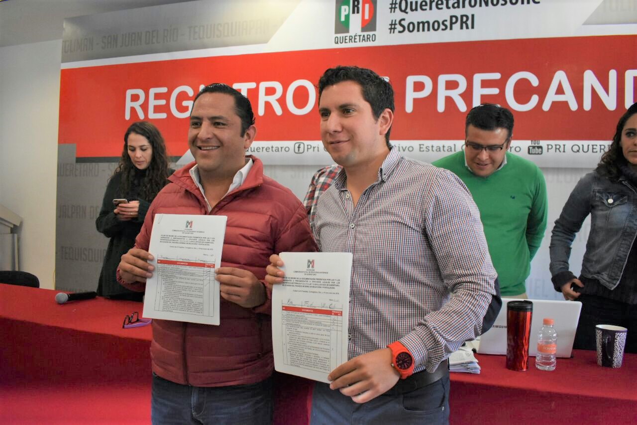 Juan Carlos Piña se registra como precandidato del PRI a la diputación local por el distrito X
