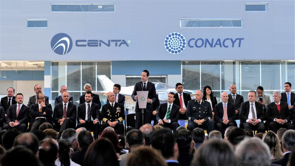 El gobernador del estado, Francisco Domínguez Servién, y el presidente de la república, Enrique Peña Nieto, inauguraron el Centro Nacional de Tecnologías Aeronáuticas (CENTA)