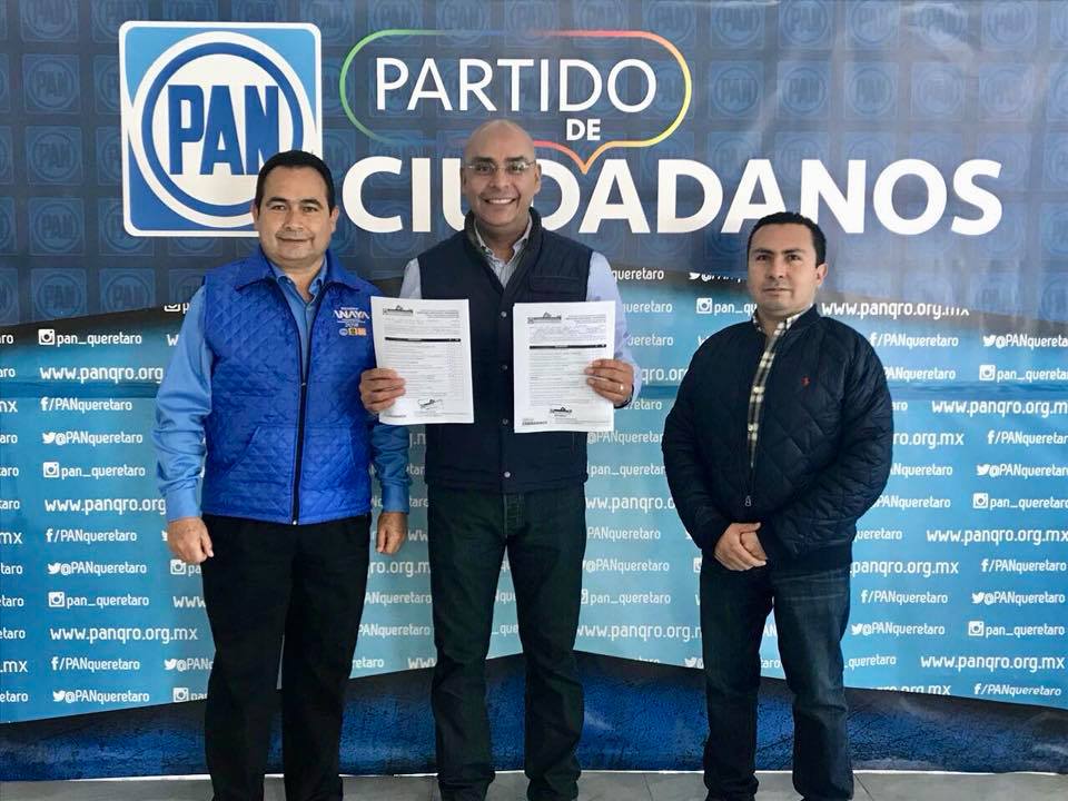 Marcos Aguilar se registra como precandidato a la Presidencia Municipal de Querétaro y al Senado de la República. Foto: Facebook.
