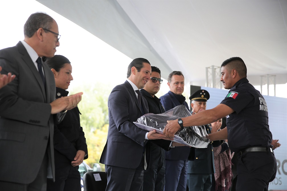 El Gobernador del Estado Francisco Domínguez entrega vehículos y equipo a corporaciones de seguridad por 123 mdp