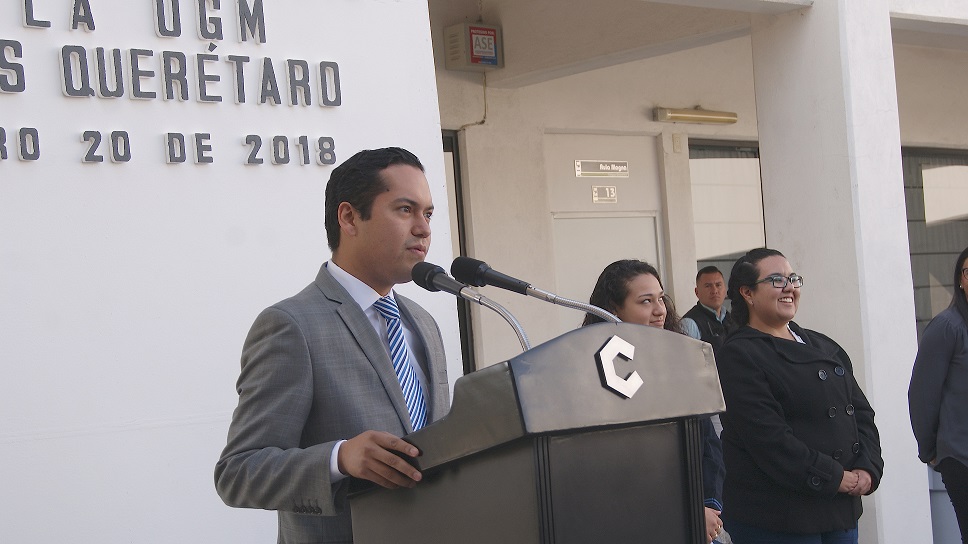 Josué Guerrero plantea llegar a entregar 60 mil becas educativas en Corregidora