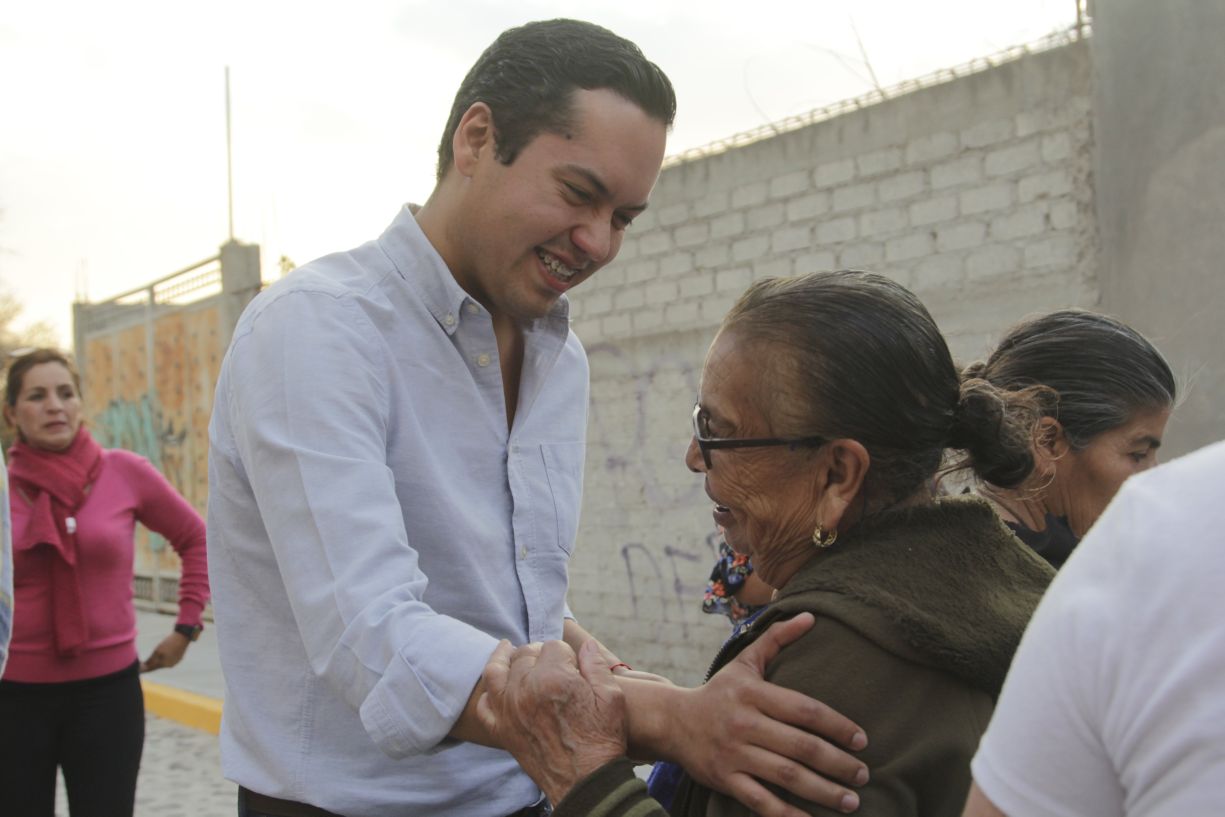 El Alcalde de Corregidora Josué Guerrero, entrega obra de urbanización en el Romeral