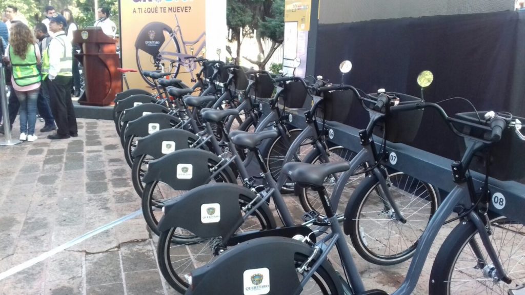 El Alcalde Añadió que el proyecto de movilidad consiste de 450 bicicletas, 50 ciclo estaciones inteligentes distribuidas por toda la ciudad y 200 kilómetros de ciclo vías