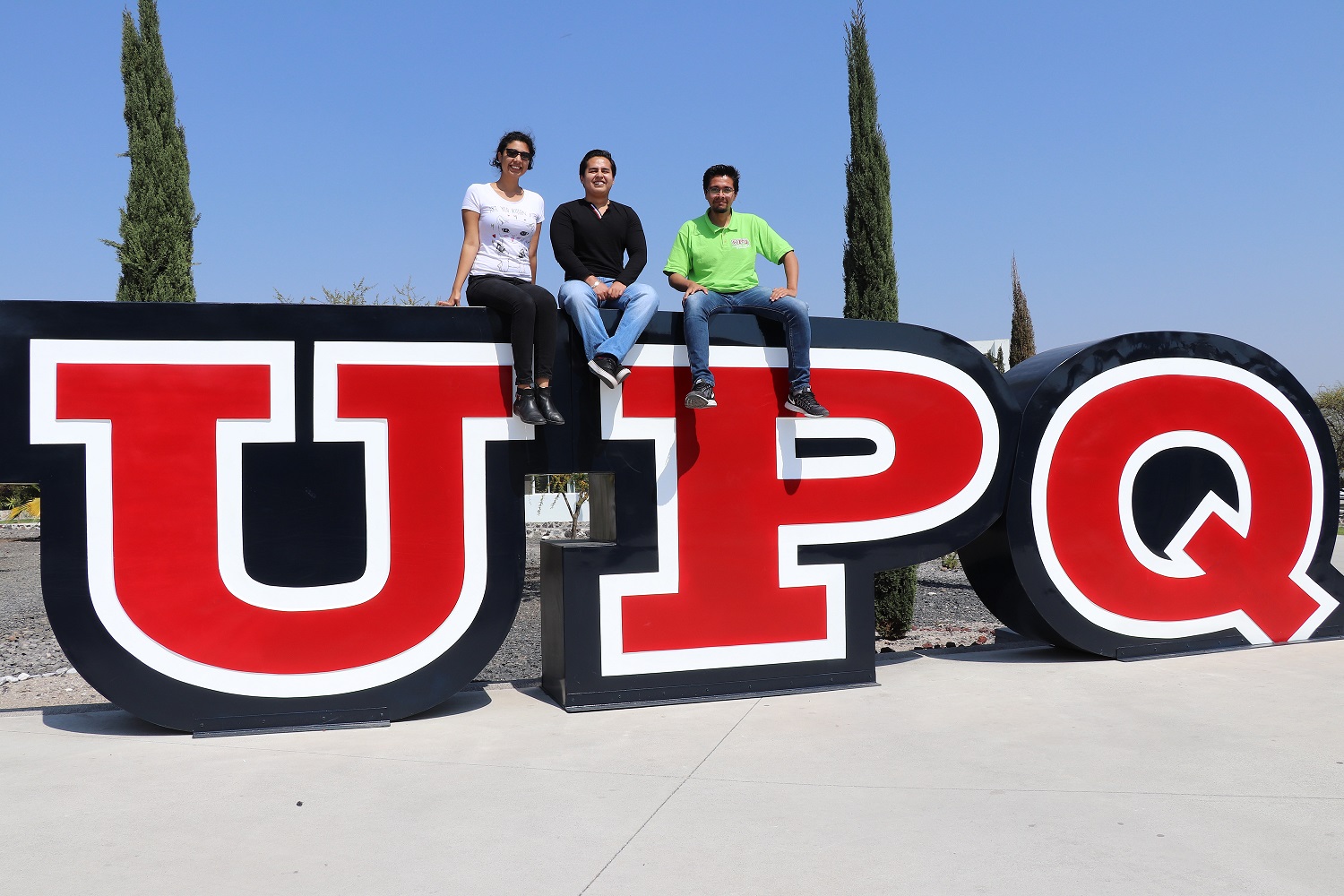 Tres alumnos de la UPQ participan en concurso de tecnologías de Huawei