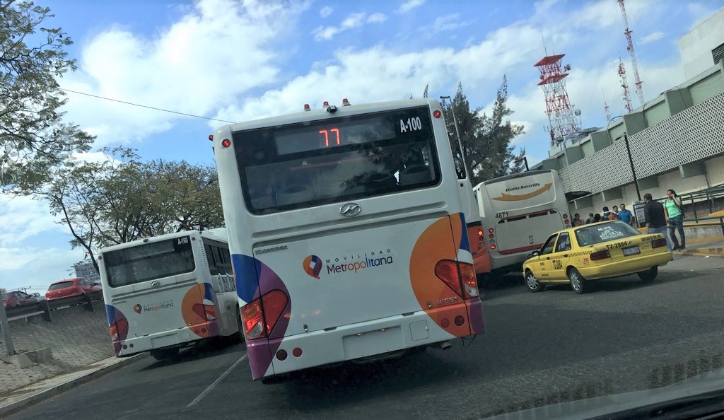 Paro de operadores de QroBus afecta a miles de usuarios en Querétaro.Foto: Twitter, Alejandro Aguirre ‏@Alex_Aguirre