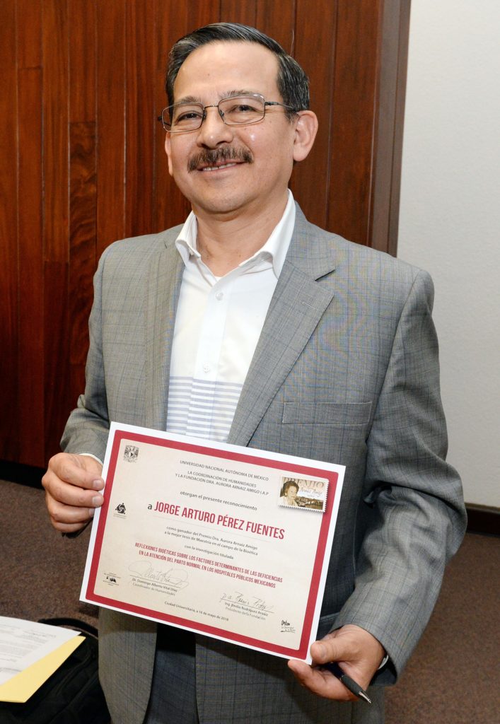 Jorge Arturo Pérez Fuentes cursó en la UNAM la maestría en Ciencias Médicas, Odontológicas y de la Salud.