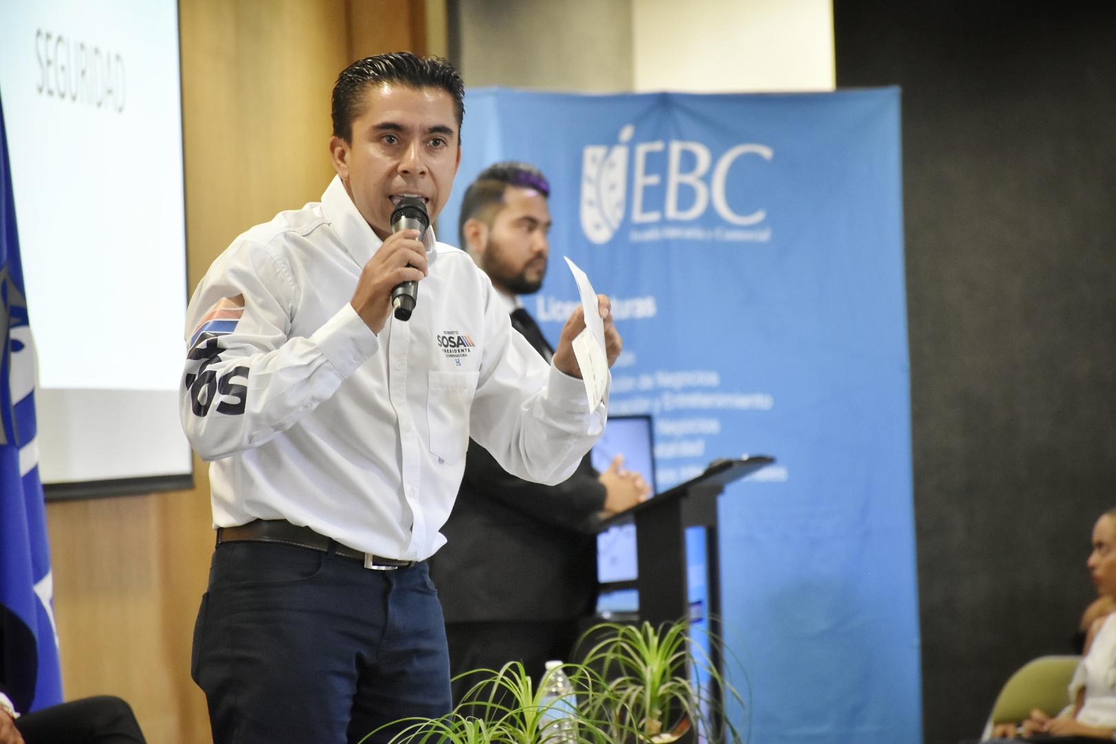 Roberto Sosa brindará facilidades a empresas para crear nuevos empleos en Corregidora; participa en panel informativo de la EBC