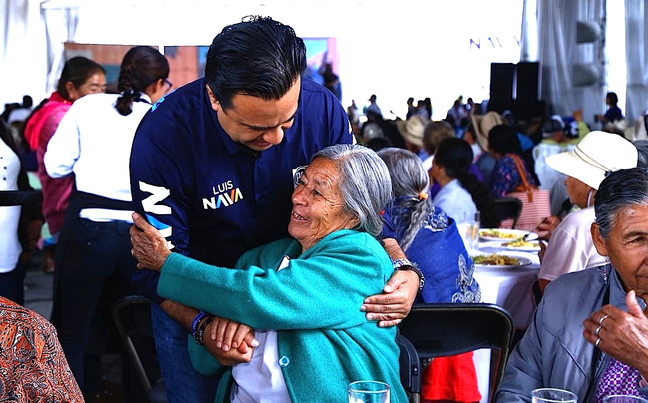 Promete Luis Nava llevar consultas médicas y medicinas a los adultos mayores