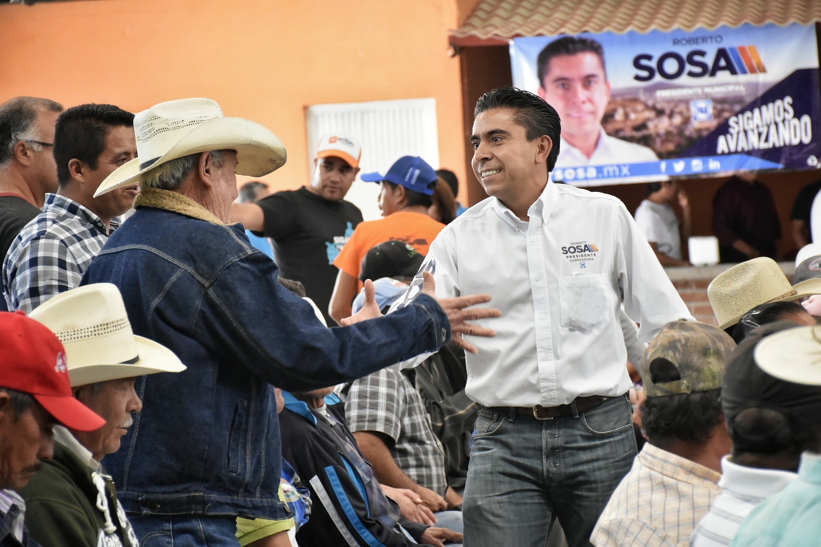 Roberto Sosa refrenda compromisos con ejidatarios de Corregidora