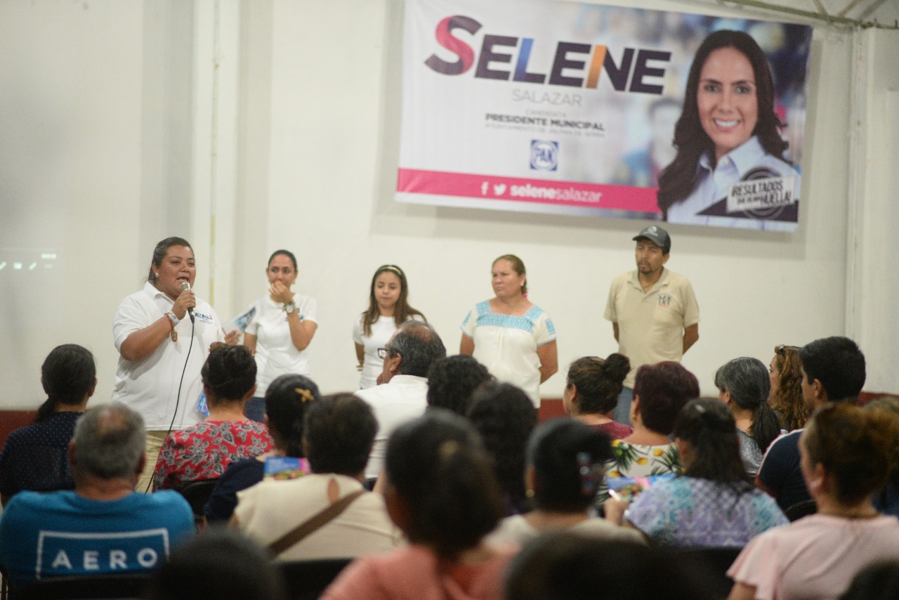 Se reúne con el magisterio jalpense