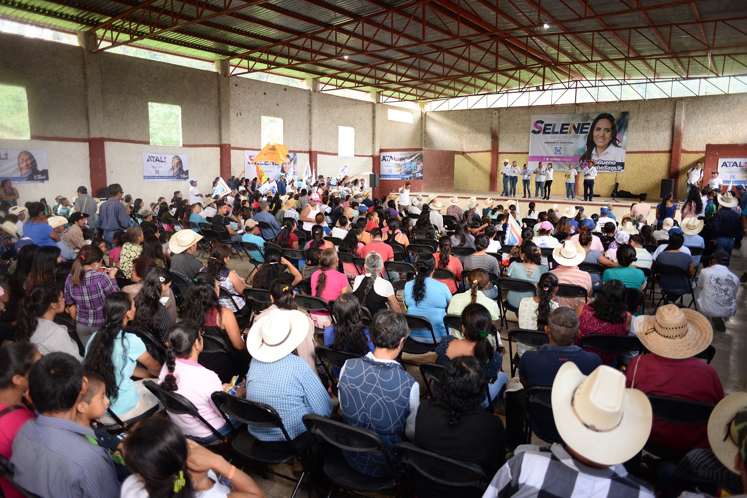 Los Gobiernos del PAN cumplen: Selene Salazar; realiza pre-cierre en Valle Verde