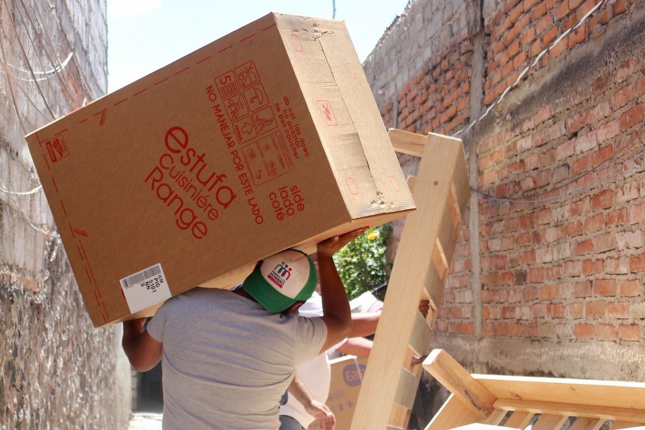 Avanza entrega de enseres domésticos a familias afectadas por las lluvias en El Marqués
