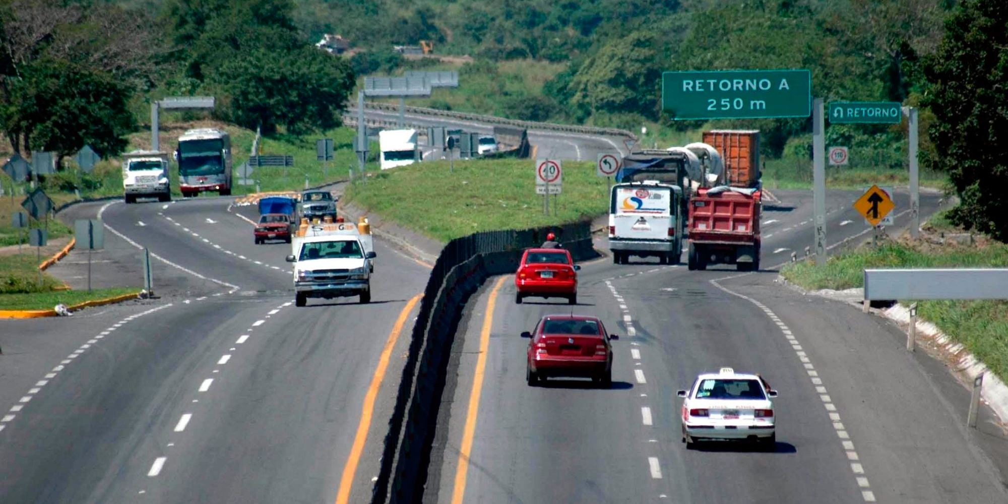 La autopista México-Querétaro la de mayor aforo vehicular por vacaciones de verano. Foto: Internet.