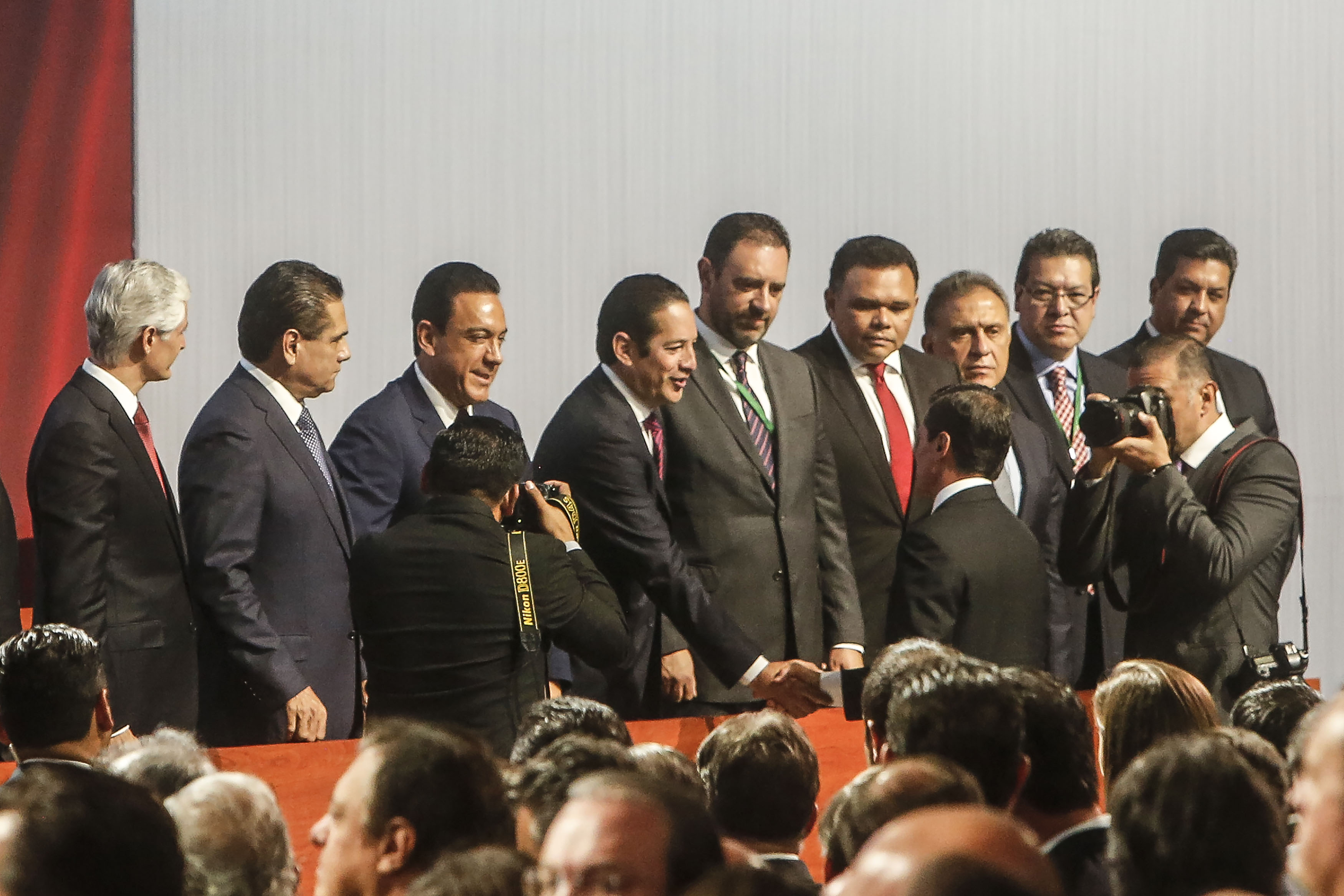 El Gobernador Francisco Domínguez asiste al Sexto Informe del Presidente Peña Nieto