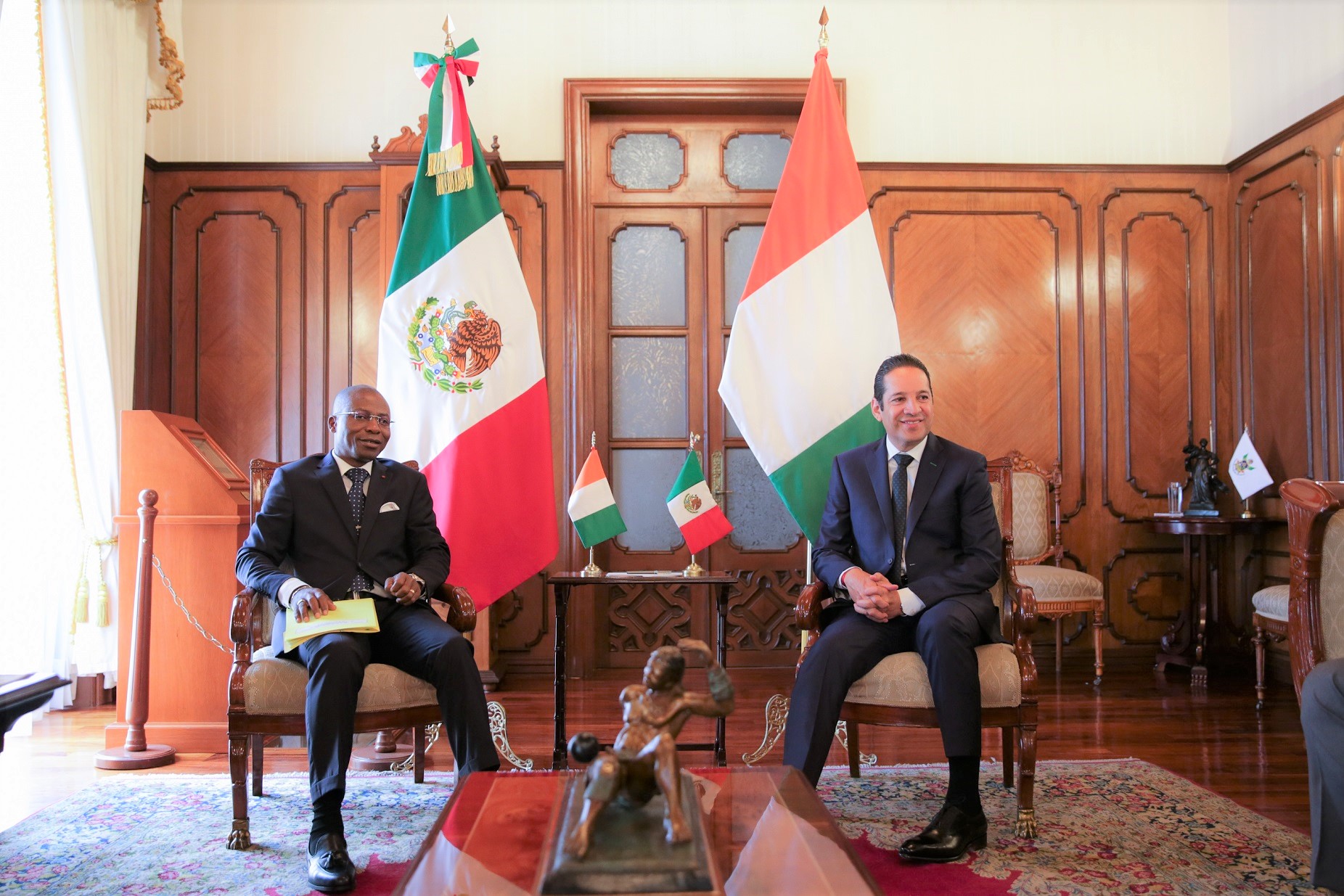 El Gobernador Francisco Domínguez recibe al embajador de Costa de Marfil