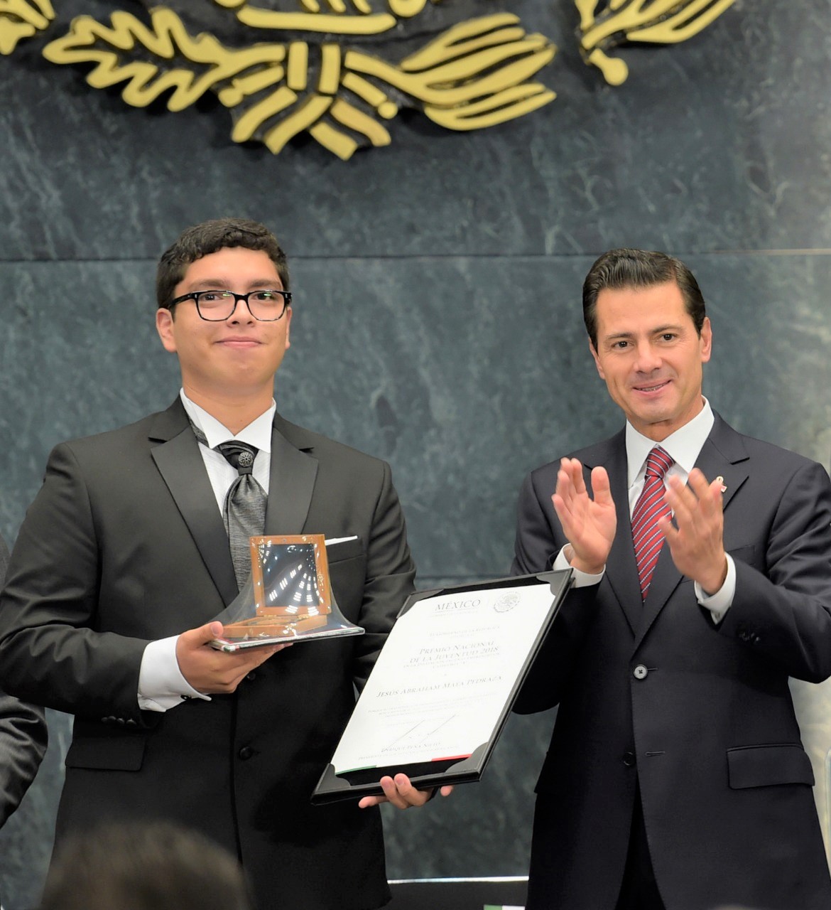 Joven Queretano recibe Premio Nacional de la Juventud.