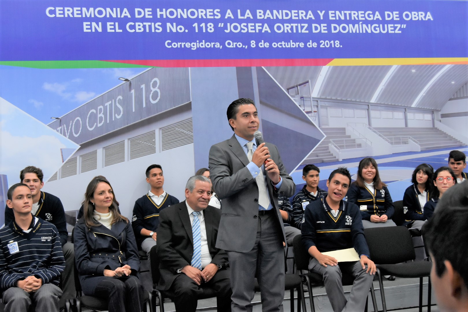 Roberto Sosa se compromete a construir obra para apoyar el deporte en el CBTIS 118