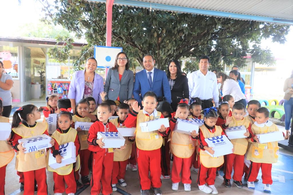 Alejandro Ochoa confirma su compromiso de mejorar los planteles educativos de Colón