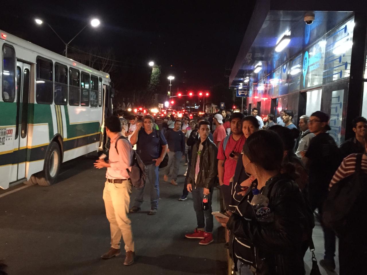 Paro del transporte público QroBus afecta a miles de usuarios en Querétaro