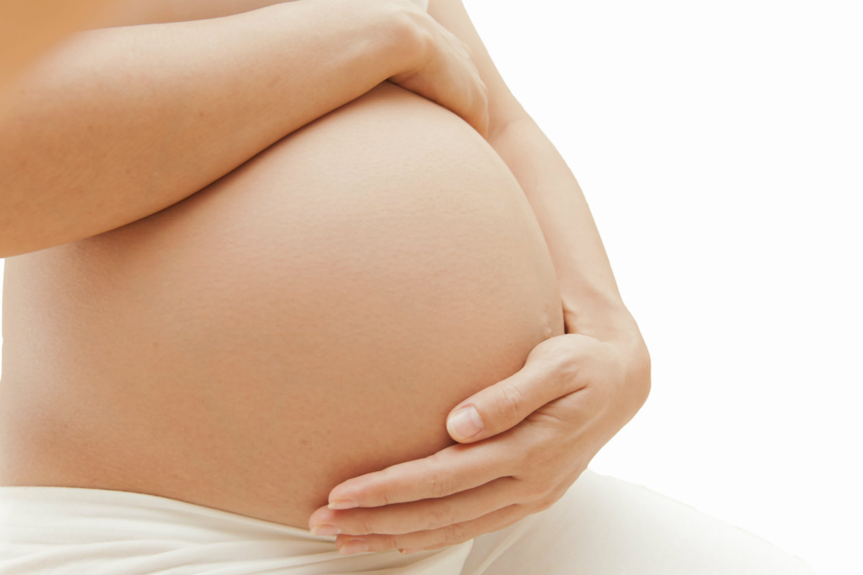 Consumir ácido fólico durante el embarazo previene espina bífida: Especialistas