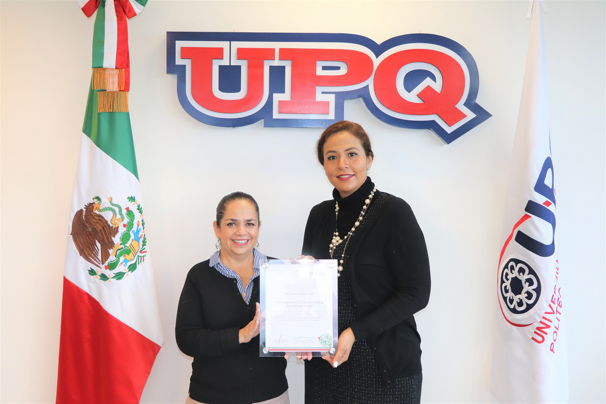 La UPQ recibe constancia que la acredita como Centro de Patentamiento certificado por el IMPI.