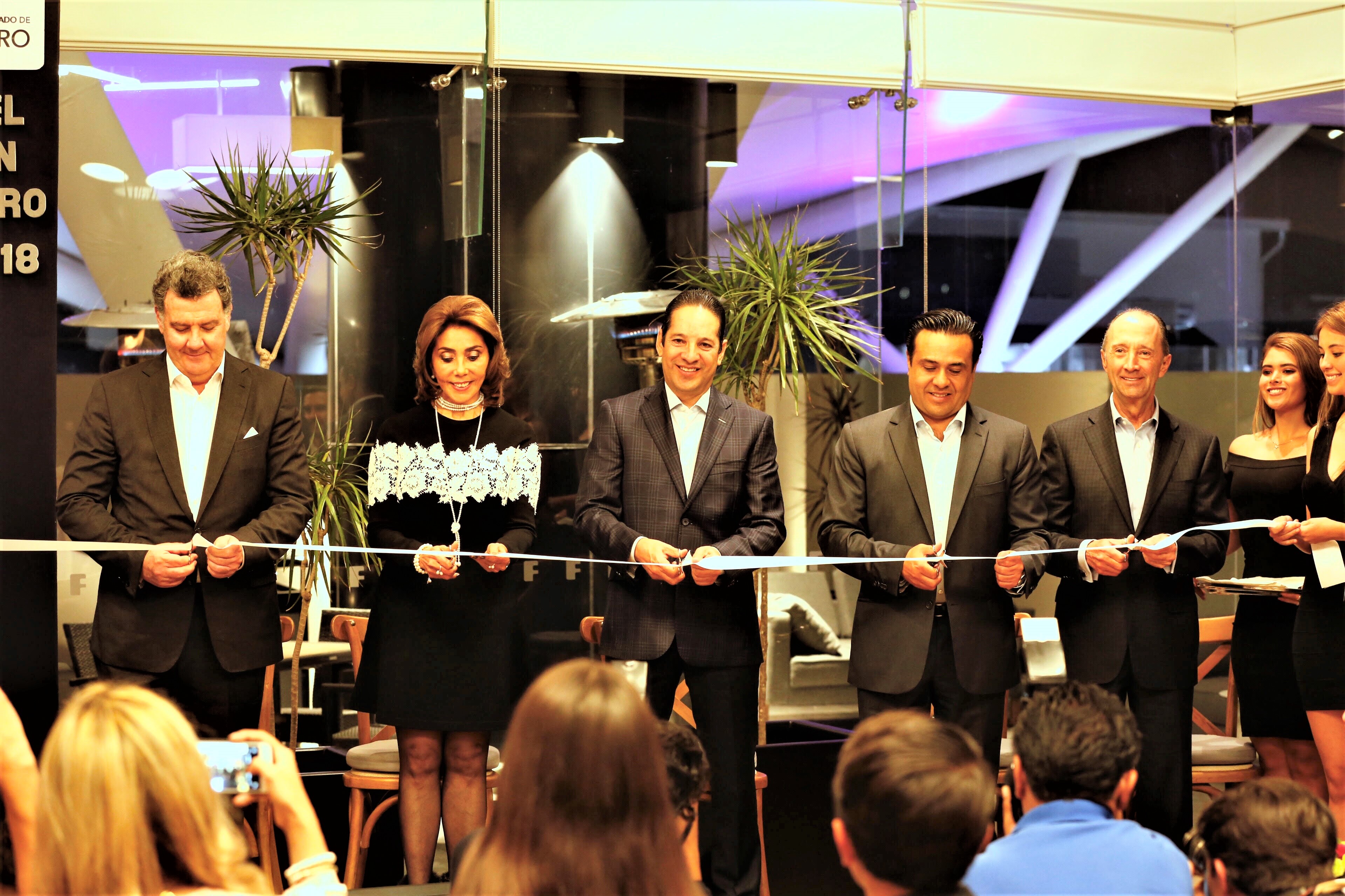 El Gobernador Francisco Domínguez encabezó inauguración del Hotel Fiesta Inn Express.