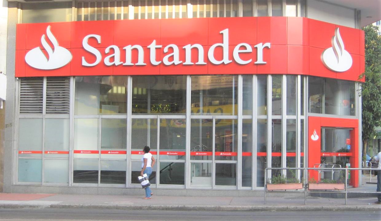 Bancos pierden millones tras propuesta de Senadores de Morena para quitar comisiones