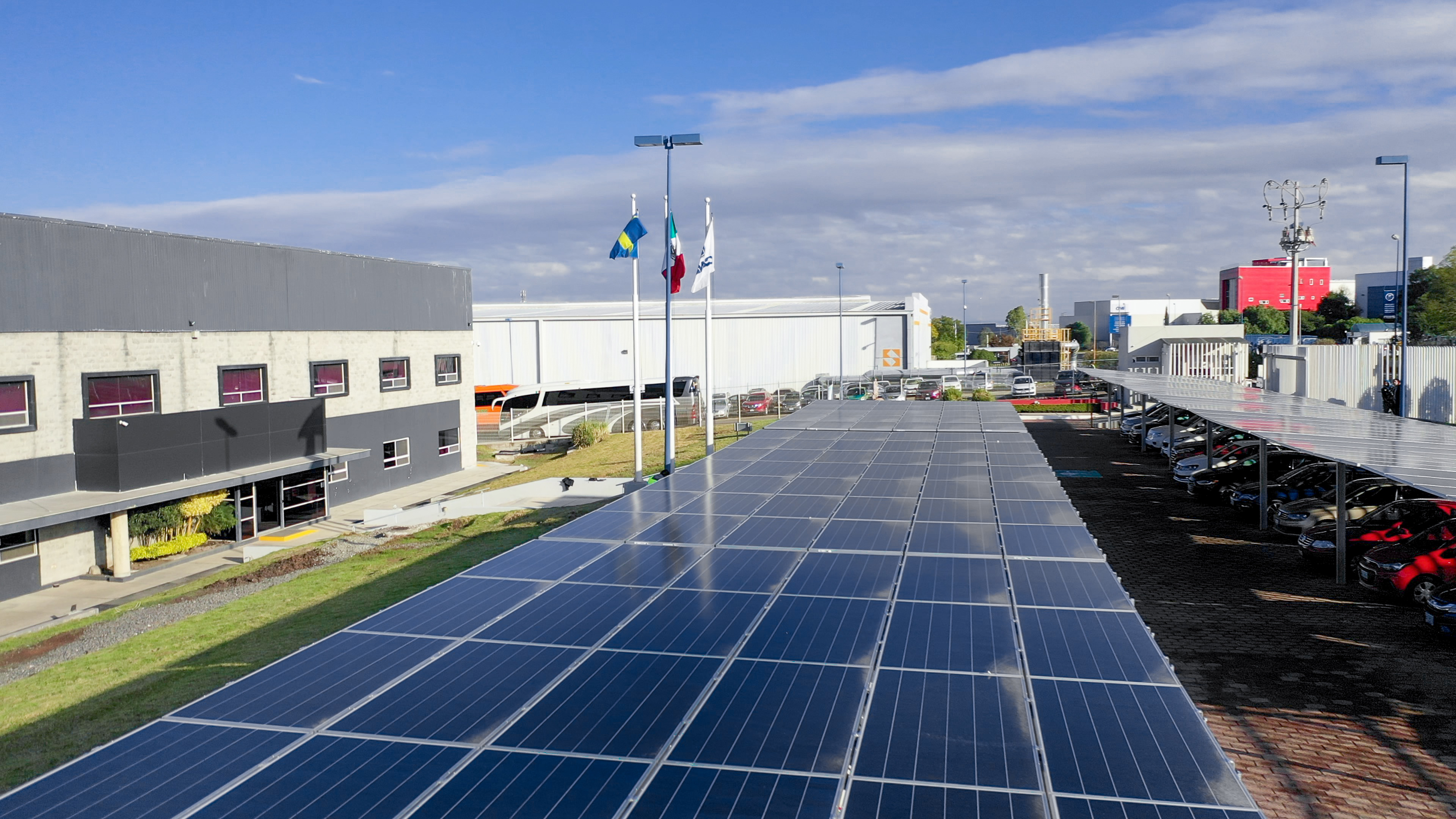 Scania anuncia la colocación de paneles solares en sus instalaciones de Querétaro. Foto: Especial.