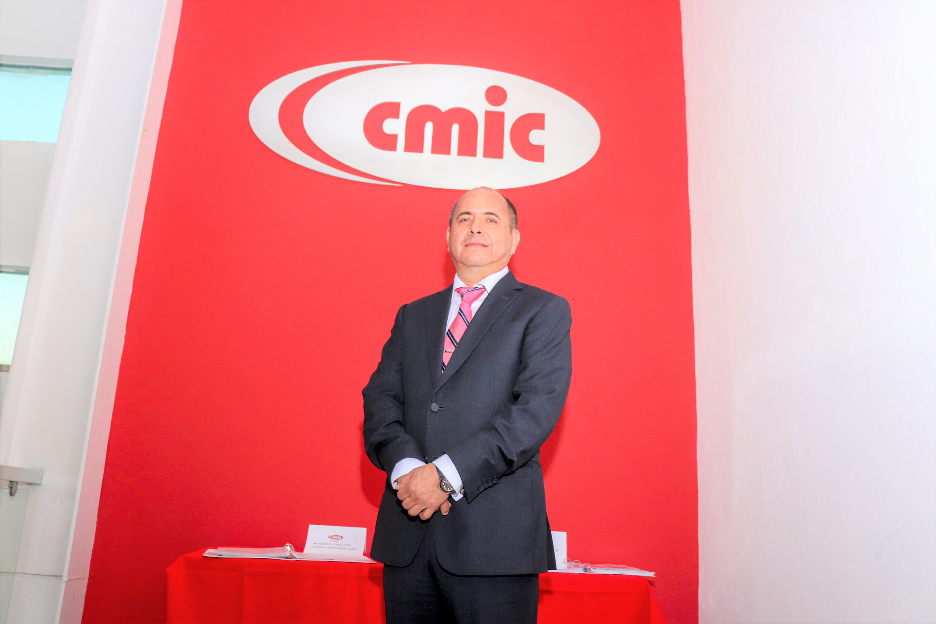 Álvaro Ugalde Río toma protesta como nuevo presidente de la CMIC Querétaro.